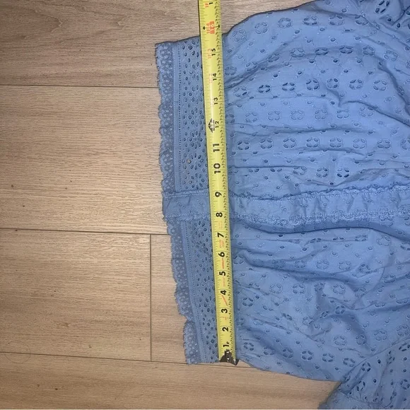 NEW J.Crew Cropped Button-Up Shirt Light Blue Eyelet Womens Medium M Casual Chic - Picture 5 of 11